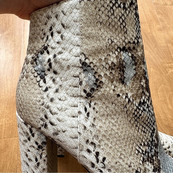 Qupid Snakeskin Heeled Pointed Toe Ankle Booties, Size 10 - Picture 5 of 14